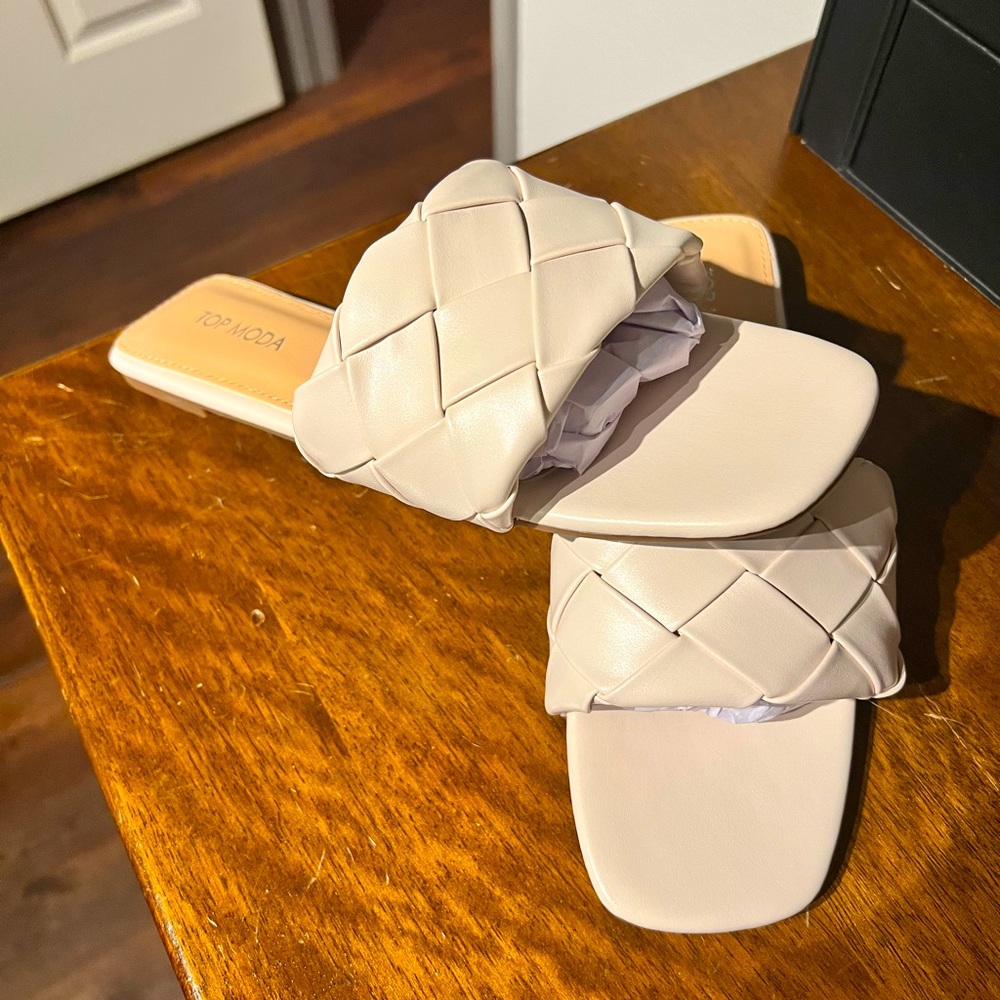 Top Moda Women’s Ivory Square Sandals Size 8.5